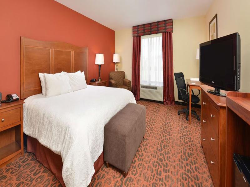 Hampton Inn Ottumwa image
