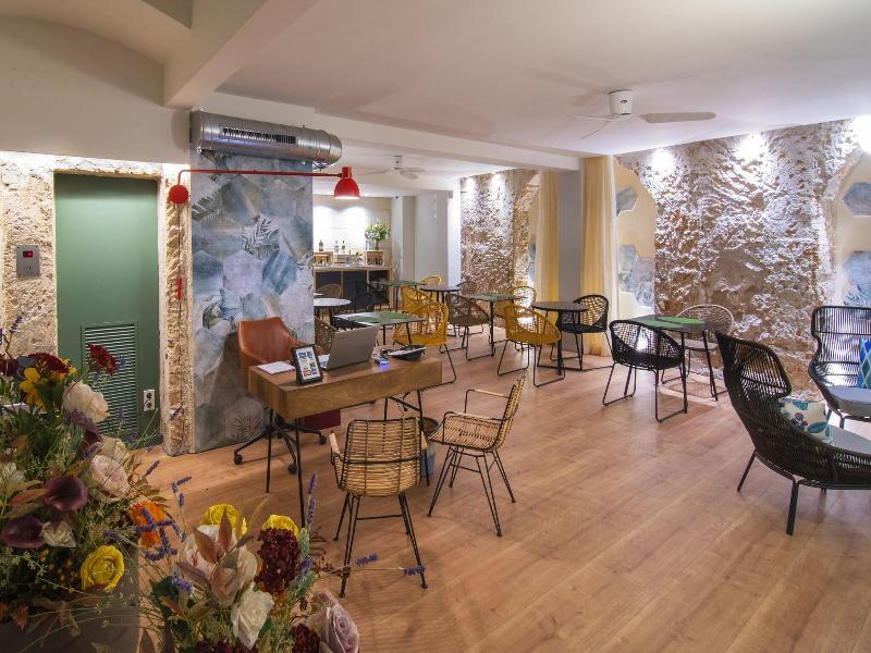 Hostal Apuntadores image