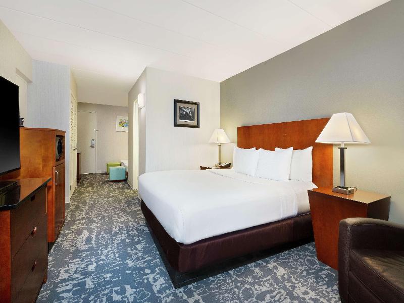 Doubletree By Hilton Boston North Shore image
