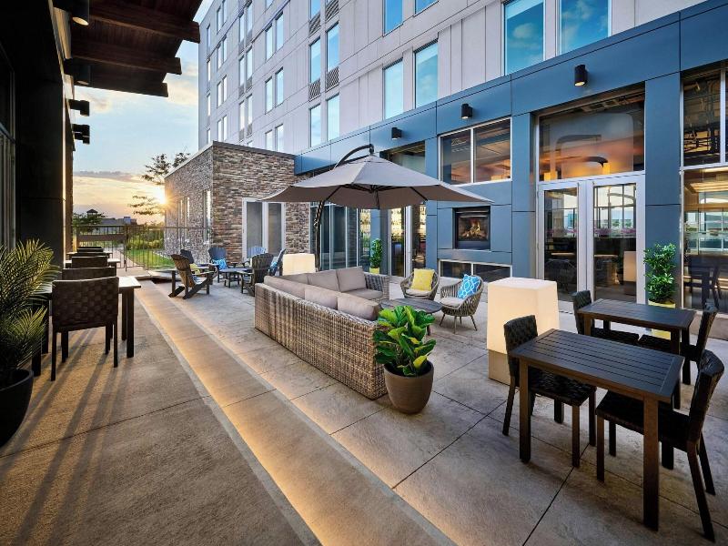 Aloft Vaughan Mills image