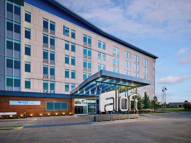 Aloft Vaughan Mills image