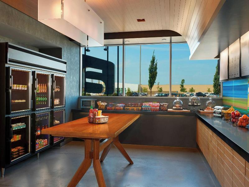 Aloft Vaughan Mills image