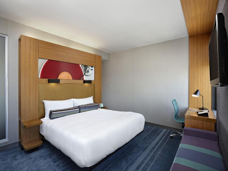 Aloft Vaughan Mills image