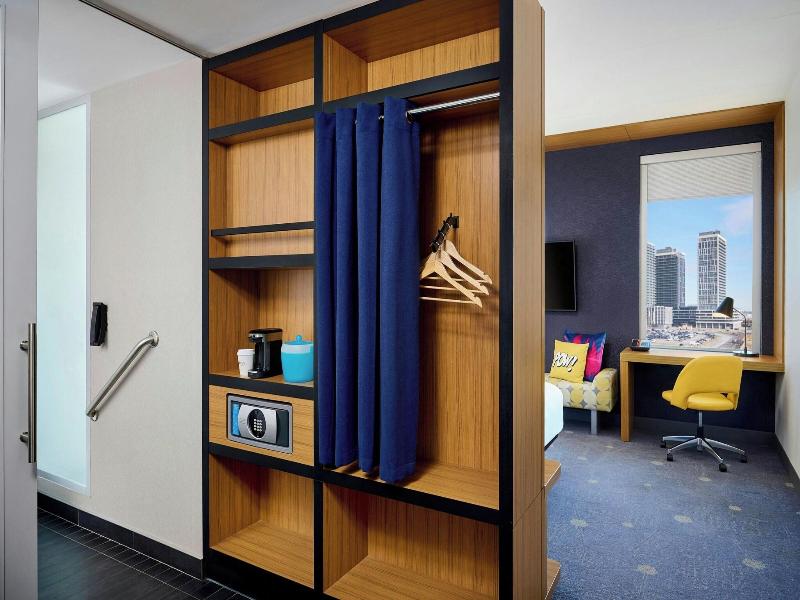 Aloft Vaughan Mills image