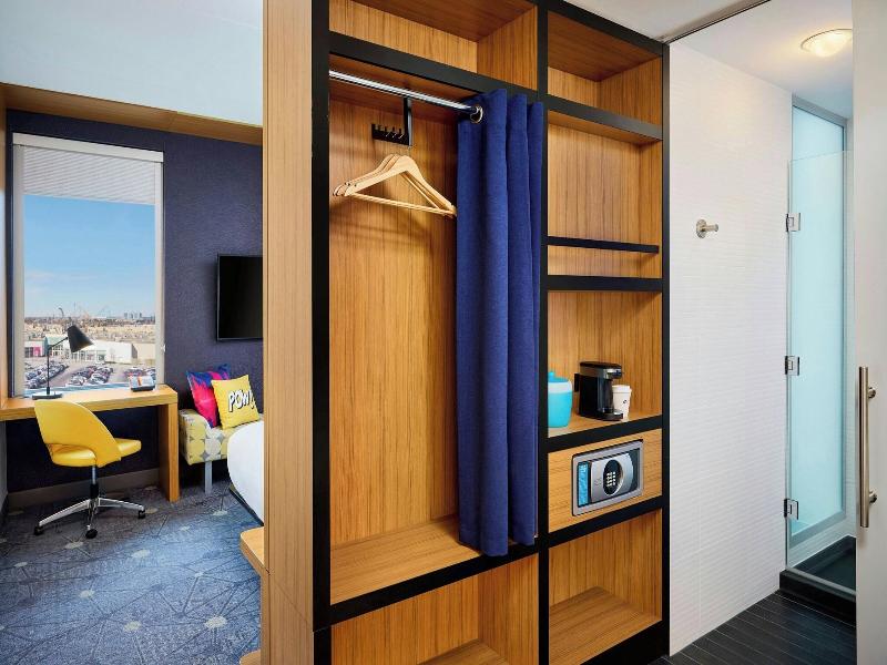Aloft Vaughan Mills image