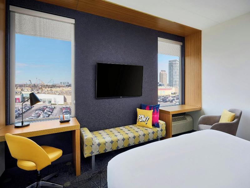 Aloft Vaughan Mills image