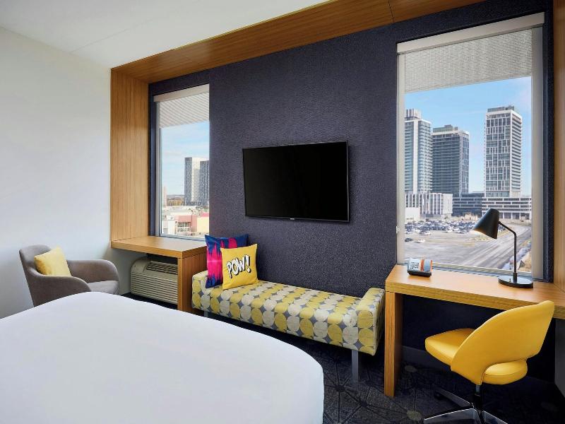 Aloft Vaughan Mills image