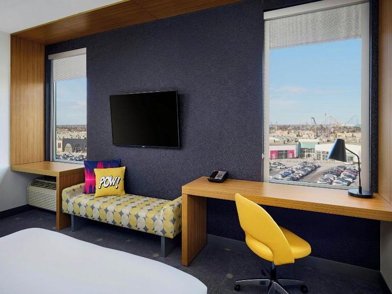 Aloft Vaughan Mills image