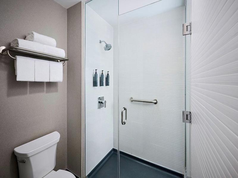 Aloft Vaughan Mills image