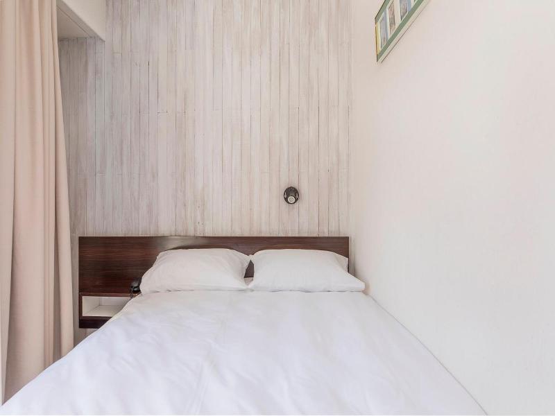 Hotel Les Bains image