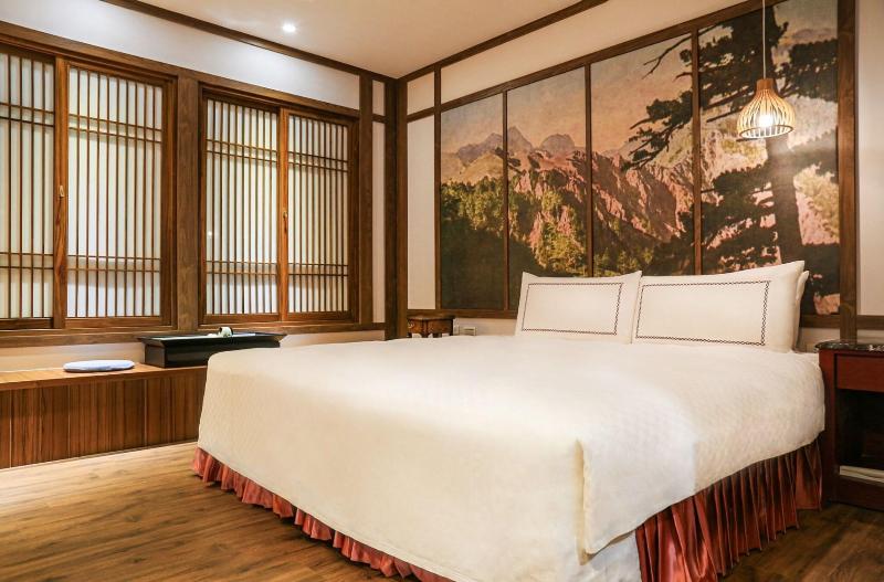 Alishan House - The Modern House image