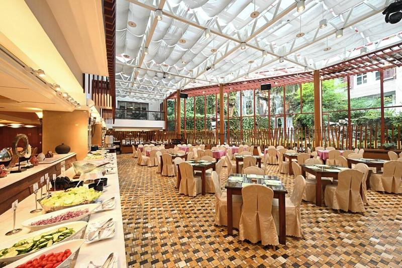 Alishan House - The Modern House image