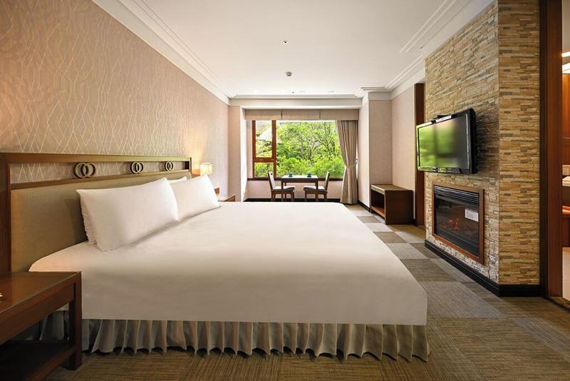 Alishan House - The Modern House image
