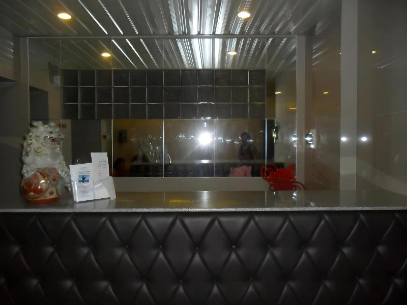 B n T Inn image