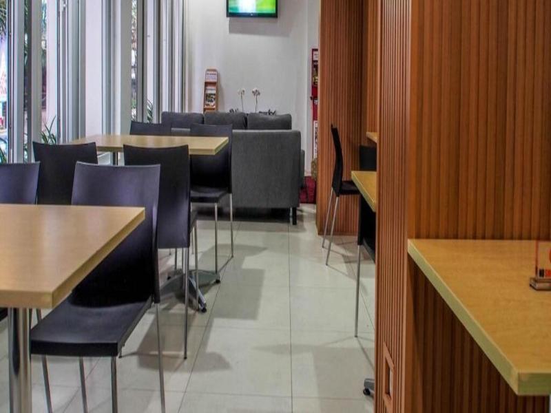 M Hotel Jakarta image