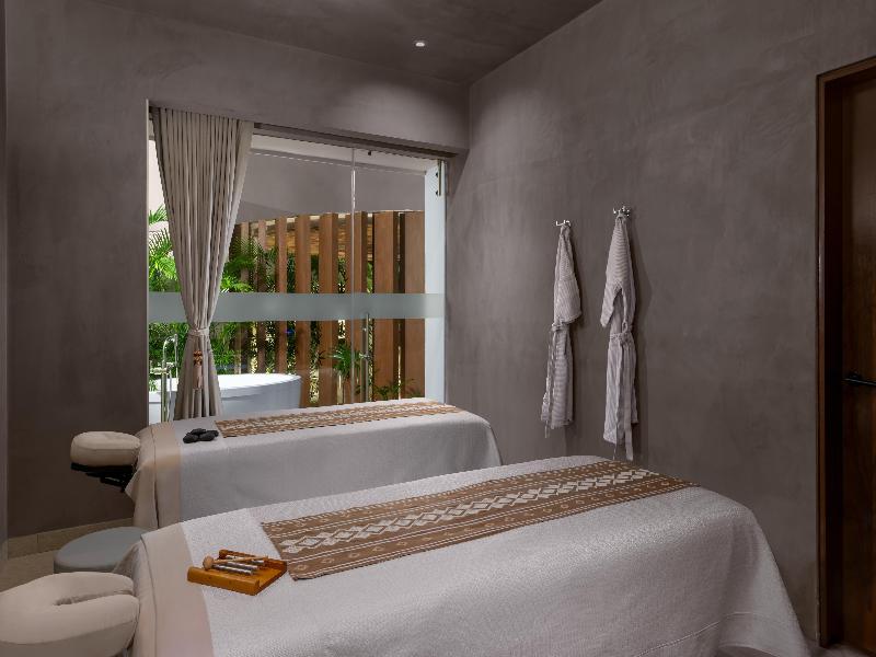 Hilton Cancun Mar Caribe All-Inclusive Resort image