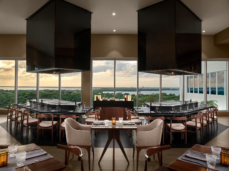 Hilton Cancun Mar Caribe All-Inclusive Resort image