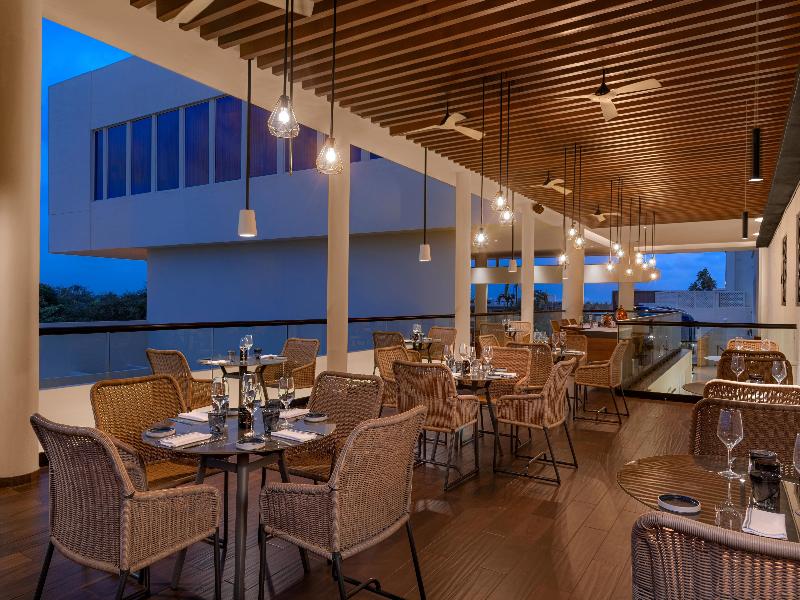 Hilton Cancun Mar Caribe All-Inclusive Resort image