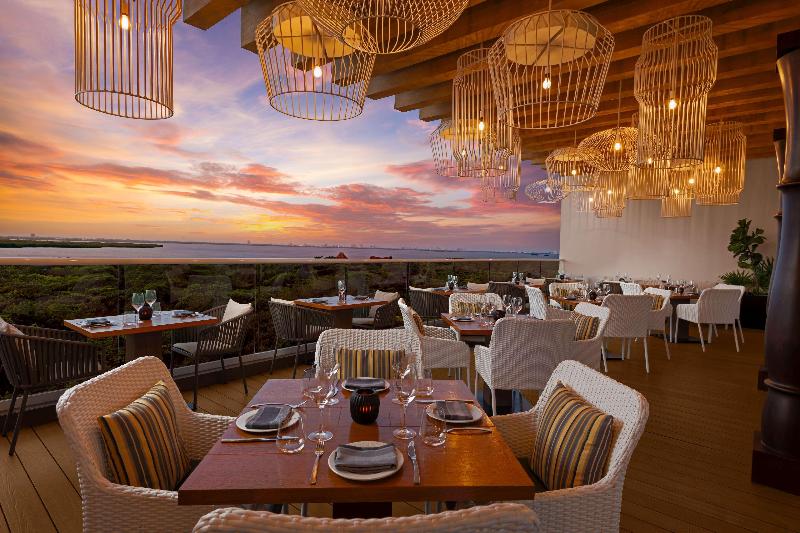 Hilton Cancun Mar Caribe All-Inclusive Resort image