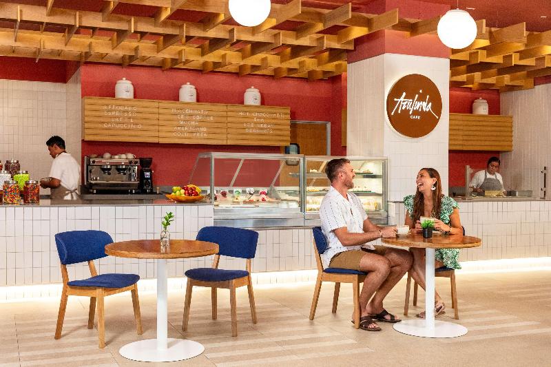 Hilton Cancun Mar Caribe All-Inclusive Resort image
