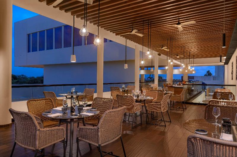 Hilton Cancun Mar Caribe All-Inclusive Resort image