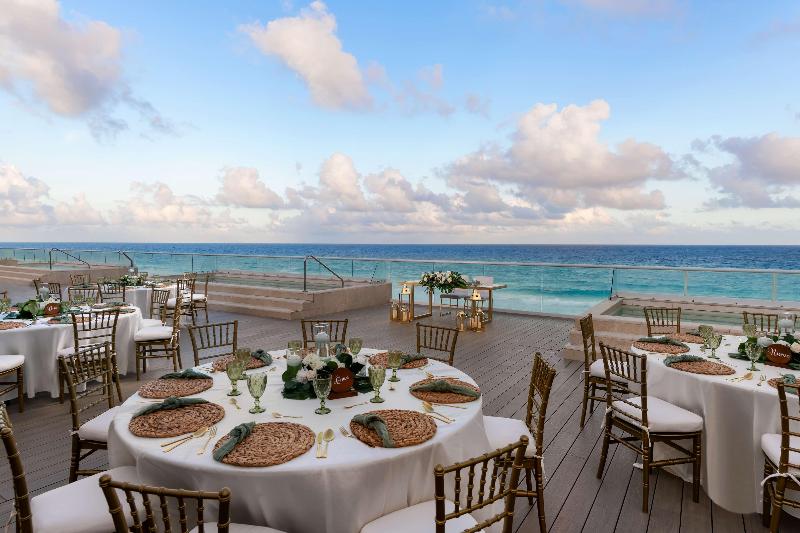 Hilton Cancun Mar Caribe All-Inclusive Resort image