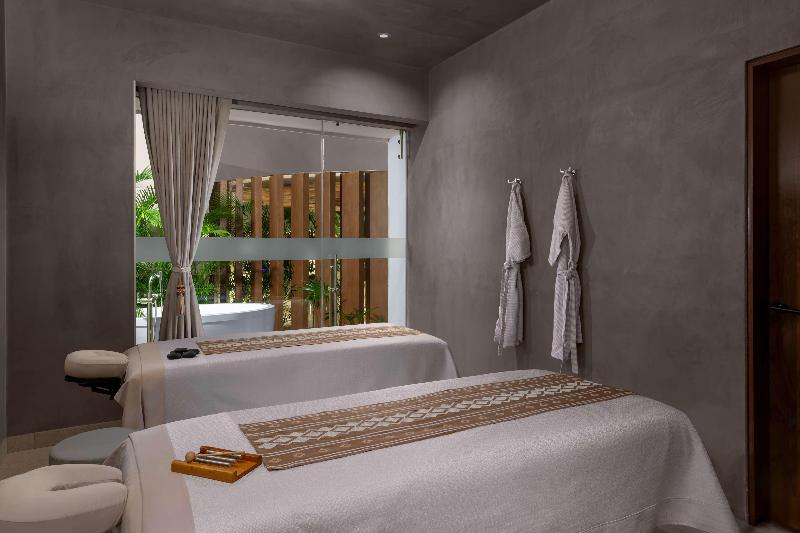 Hilton Cancun Mar Caribe All-Inclusive Resort image