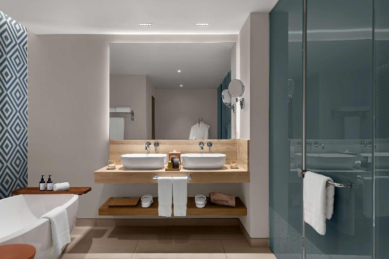 Hilton Cancun Mar Caribe All-Inclusive Resort image