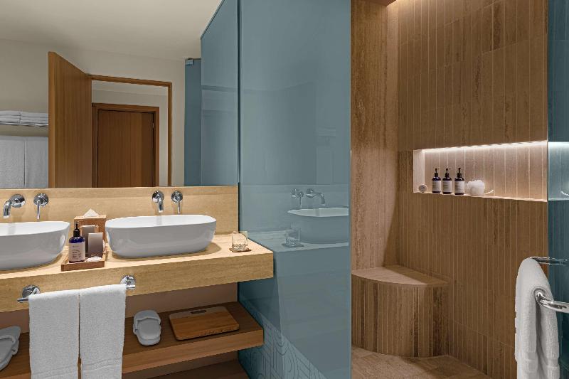 Hilton Cancun Mar Caribe All-Inclusive Resort image