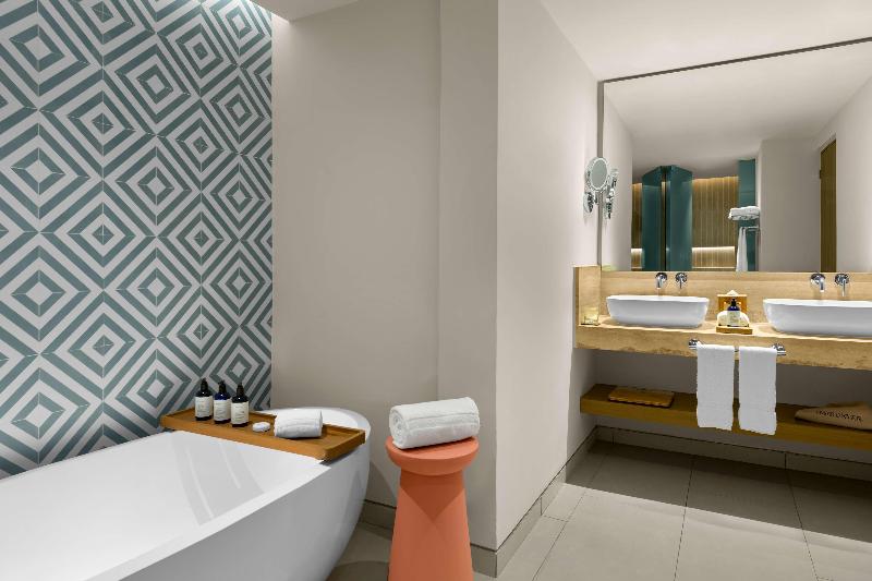Hilton Cancun Mar Caribe All-Inclusive Resort image