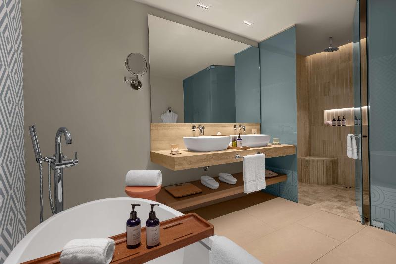 Hilton Cancun Mar Caribe All-Inclusive Resort image