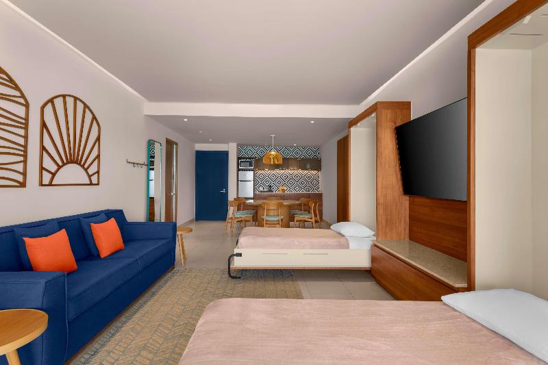 Hilton Cancun Mar Caribe All-Inclusive Resort image