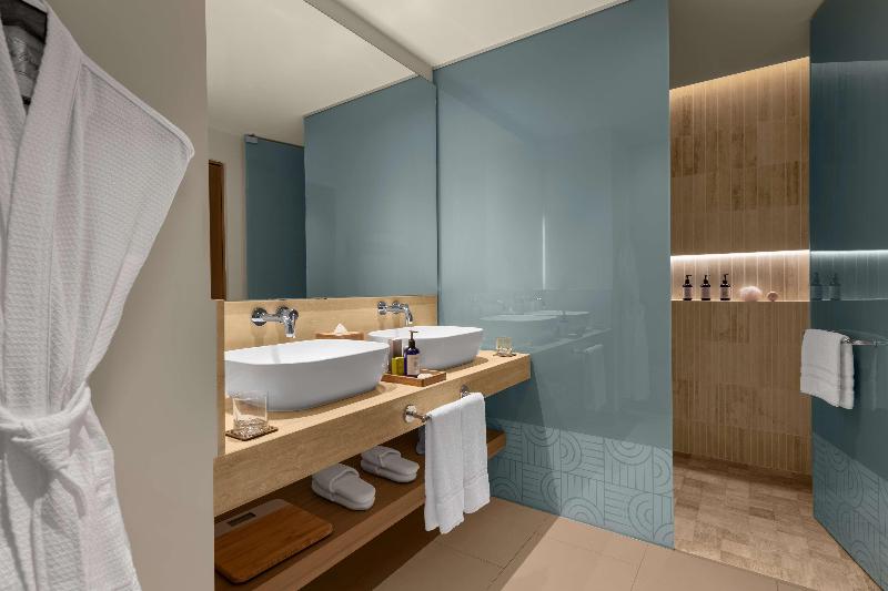 Hilton Cancun Mar Caribe All-Inclusive Resort image