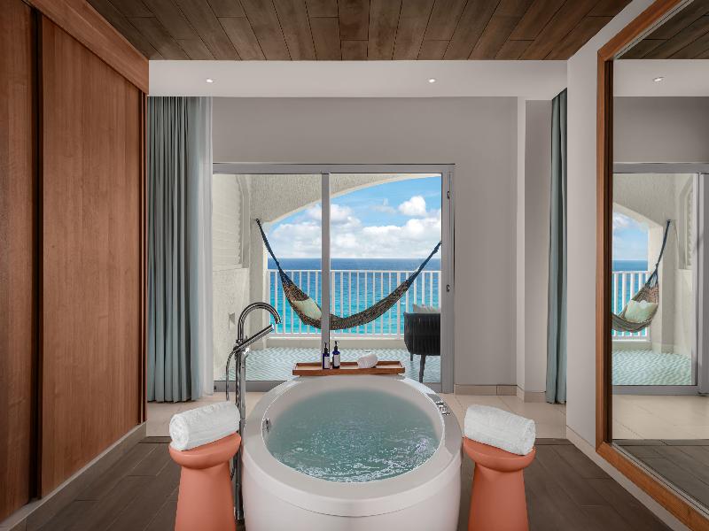 Hilton Cancun Mar Caribe All-Inclusive Resort image