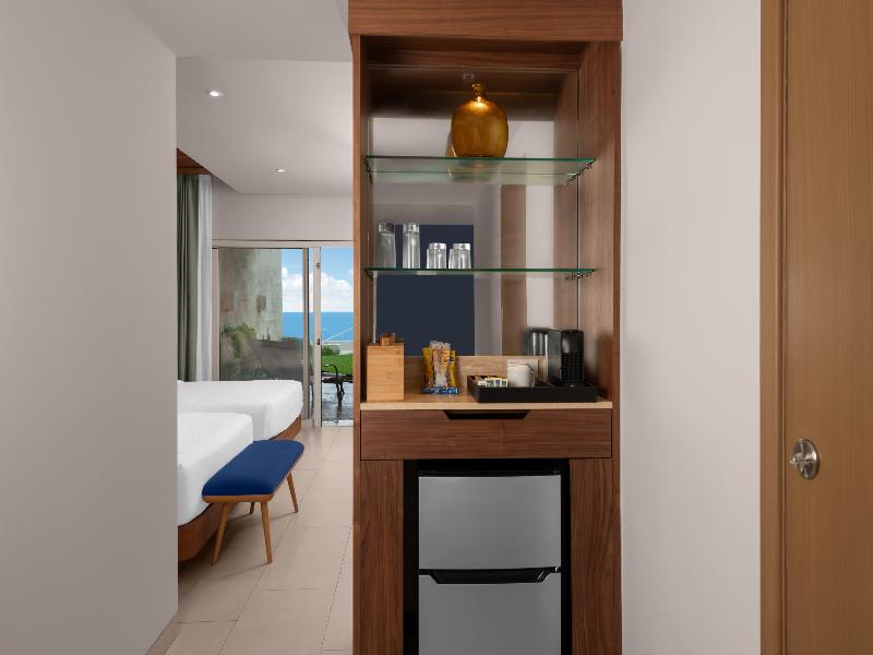 Hilton Cancun Mar Caribe All-Inclusive Resort image