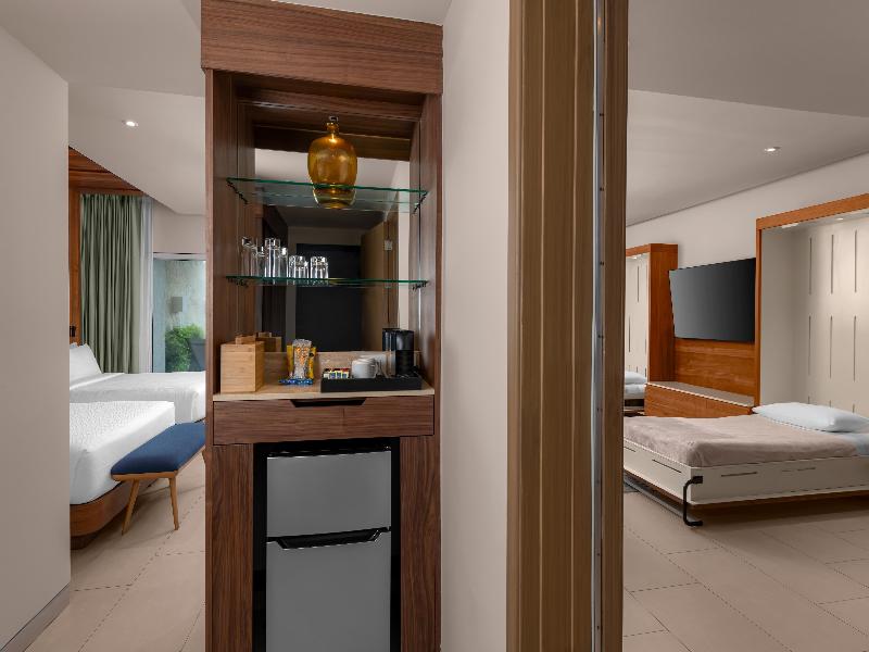 Hilton Cancun Mar Caribe All-Inclusive Resort image