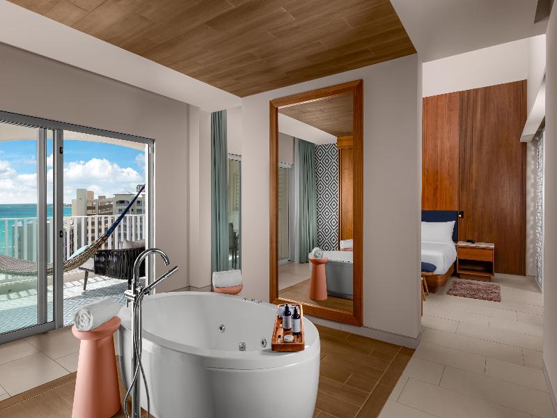Hilton Cancun Mar Caribe All-Inclusive Resort image