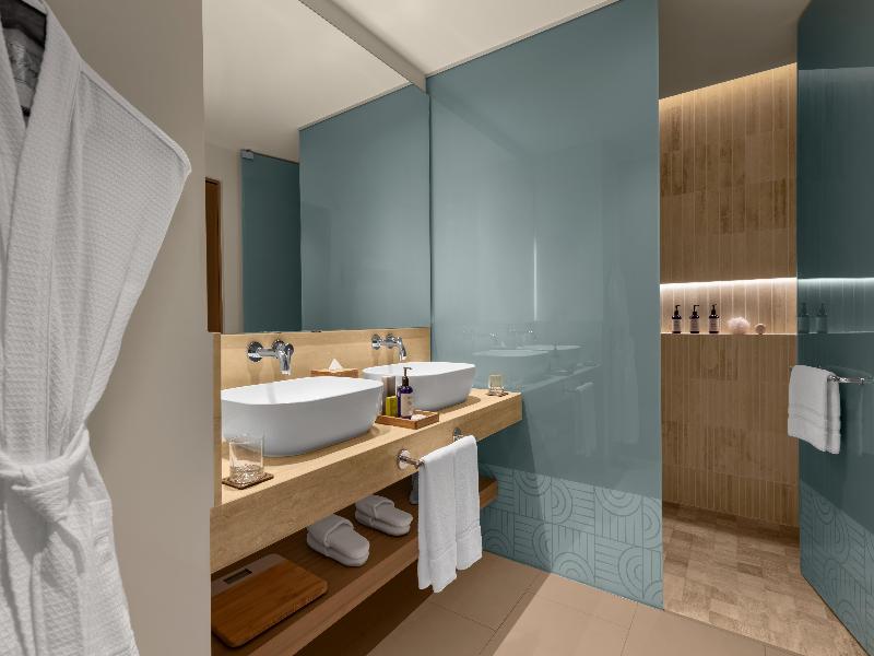 Hilton Cancun Mar Caribe All-Inclusive Resort image