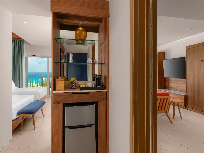 Hilton Cancun Mar Caribe All-Inclusive Resort image