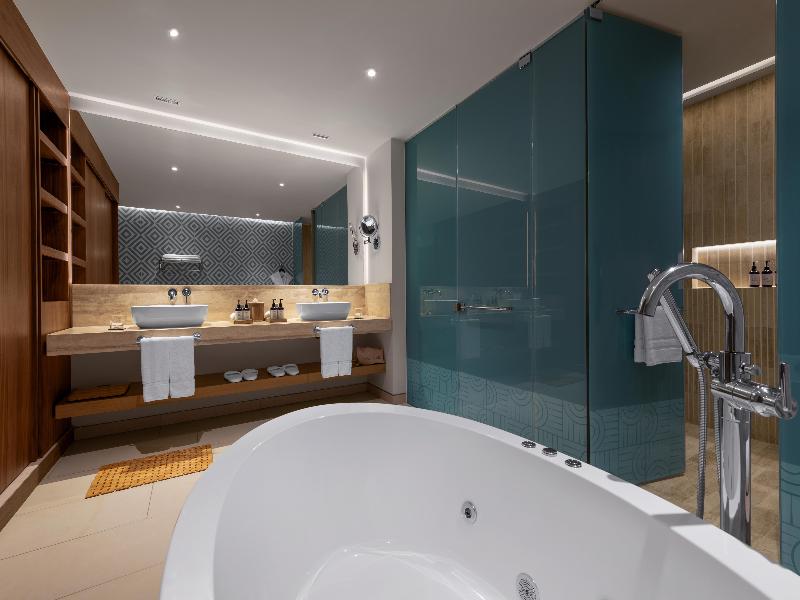 Hilton Cancun Mar Caribe All-Inclusive Resort image
