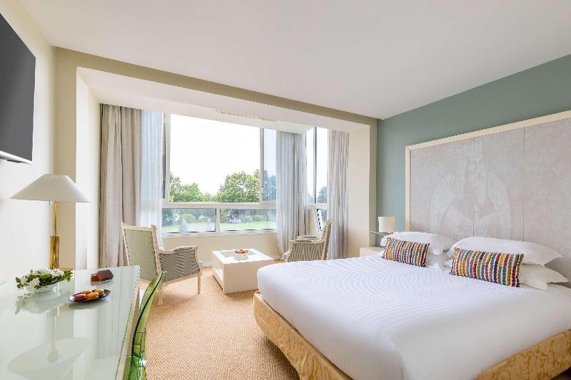 Bed room