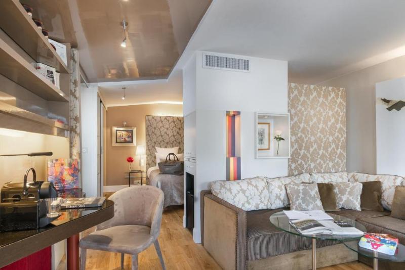 Hotel Cambon image