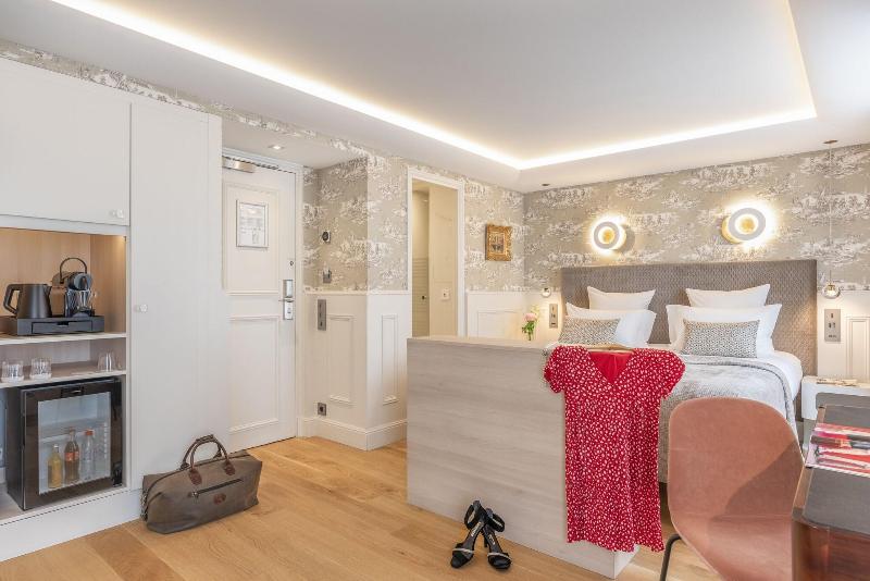 Hotel Cambon image