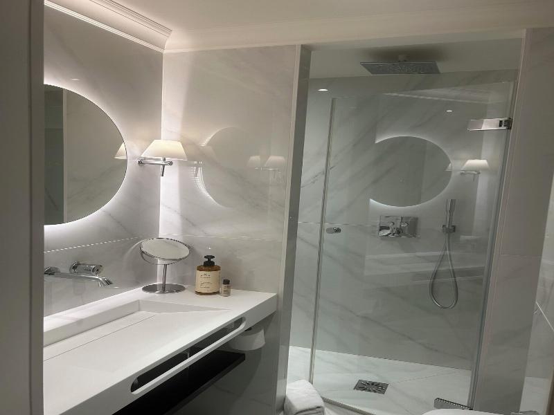 Hotel Cambon image