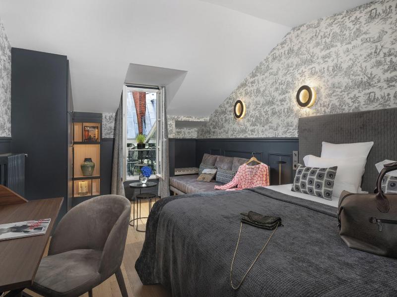 Hotel Cambon image