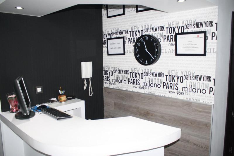 Hostal Mh Fuencarral image