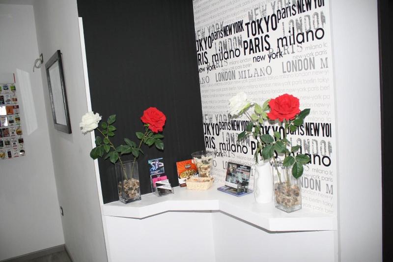 Hostal Mh Fuencarral image