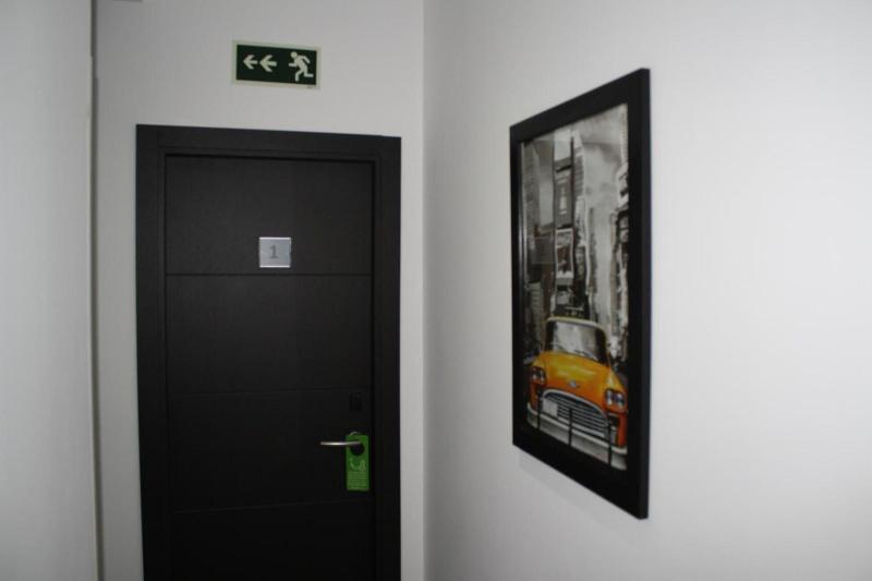 Hostal Mh Fuencarral image