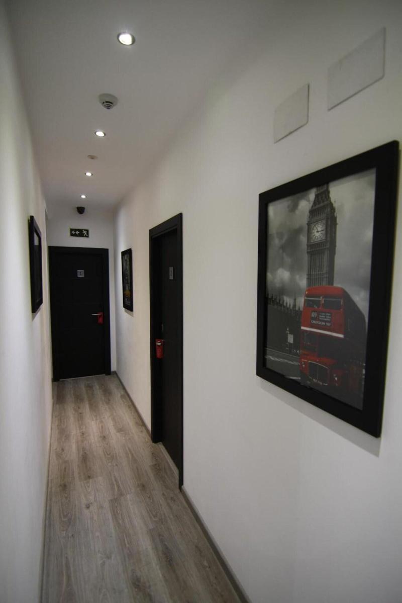 Hostal Mh Fuencarral image
