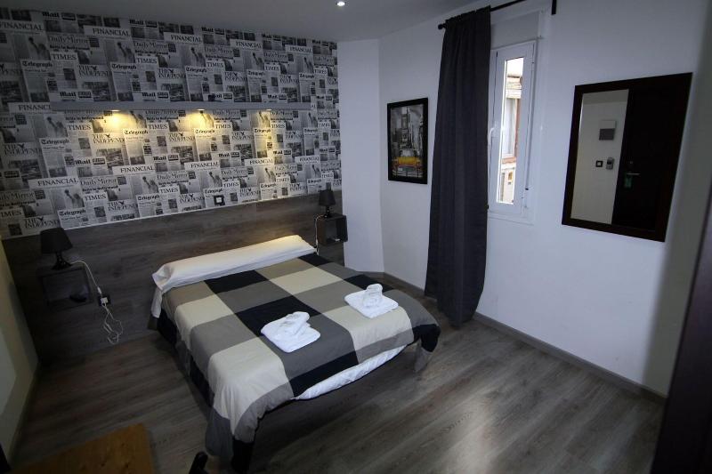 Hostal Mh Fuencarral image